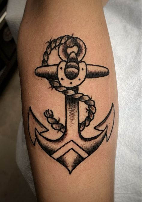 Anchor Tattoo For Men Traditional, Navy Traditional Tattoo, American Traditional Navy Tattoo, Tradional Tattoo Designs, Anchor Tattoo American Traditional, Old School Tattoo Anchor, Traditional Navy Tattoo, Small Old School Tattoo, Sailor Tattoos Traditional