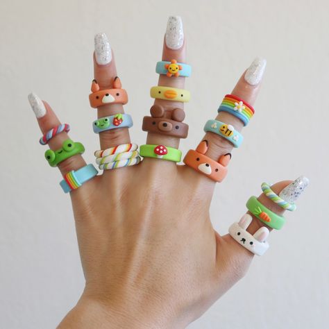 🦊🌿🍄✨🐻🌱🍓🐰🥕🌳🌈🐥💧🐸🐝 Some forest critter rings I made recently! 🦊🌿🍄✨🐻🌱🍓🐰🥕🌳🌈🐥💧🐸🐝 Polymer Clay Rings, Fimo Ring, Diy Clay Rings, Cute Forest, Polymer Clay Ring, Clay Rings, Instruções Origami, Polymer Clay Figures, Pinterest Diy Crafts