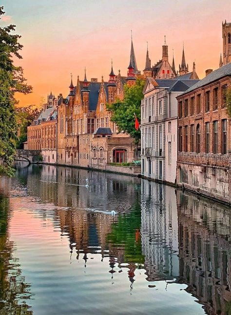 Germany Places, Puzzle Ideas, Background Reference, Web Platform, Bruges Belgium, London Pictures, Belgium Travel, European Architecture, European Tour