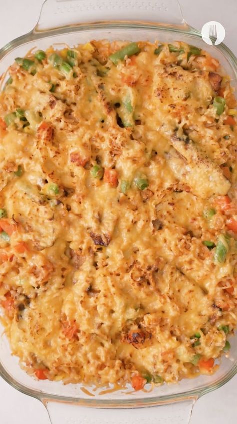 Our easy one-dish hearty pilchard rice bake is just what you need for hectic weeknights 😮‍💨😍 Creamy Samp Recipe, Canned Fish Recipes, Pumpkin Pie Recipe Easy, Rice Bake, Fish Recipes Baked, Dinner On A Budget, Cooking Seafood, South African Recipes, Fish Curry