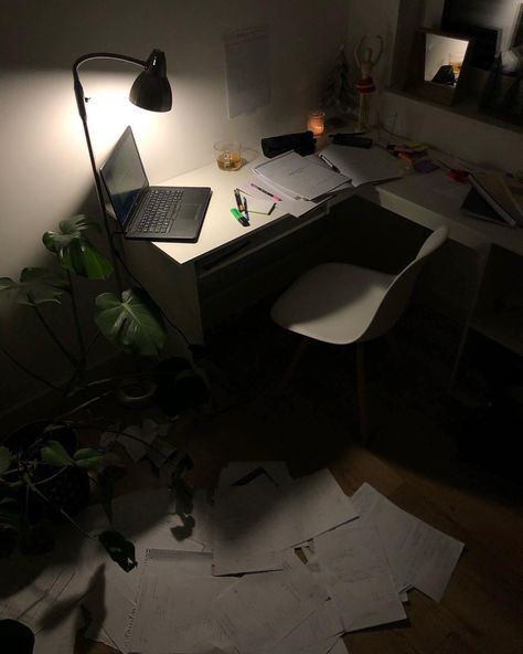 Night Work Aesthetic, Burnt Out Student Aesthetic, Academic Burnout Aesthetic, Mess Aesthetic, Studying At Night, Study Obsession, Academic Burnout, Chill Dude, School Collage