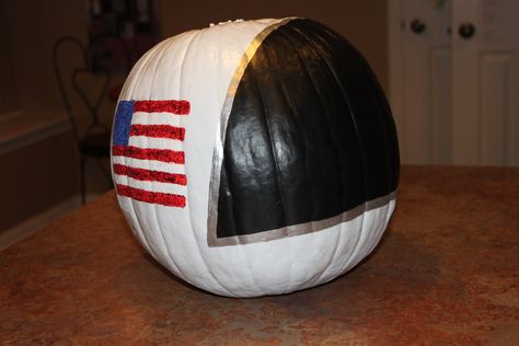 Nasa Pumpkin Carving, Airplane Pumpkin, Alien Spaceship Pumpkin, Spaceship Pumpkin, Astronaut Pumpkin, Diy Astronaut Helmet Kids, How To Make Astronaut Helmet, Paint A Pumpkin, Pumpkin Activity