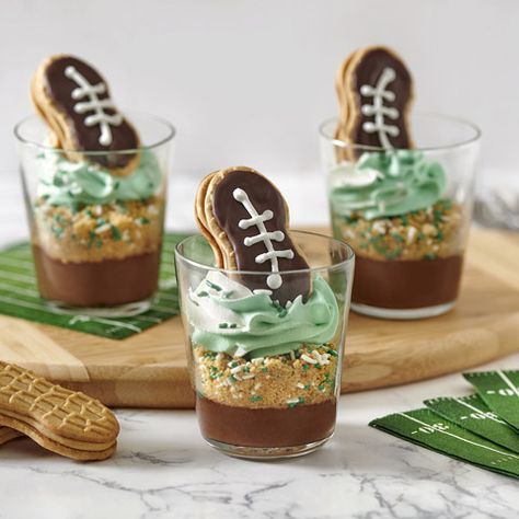 NUTTER BUTTER Touchdown Dirt Cups | Snackworks US Butter Sandwich Cookies, Superbowl Food, Peanut Butter Sandwich Cookies, Cookie Cups Recipe, Dirt Cups, Football Cookies, Butter Sandwich, Butter Pudding, Football Snacks