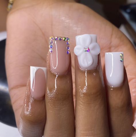 There's a new beauty trend taking over Instagram and it's absolutely stunning. Say hello to "quartz nails". Bride Nails Wedding, Quartz Nails, Acrylic Toe Nails, Art Deco Nails, Hard Nails, Quartz Nail, Glamour Nails, Simple Gel Nails, Colored Acrylic Nails