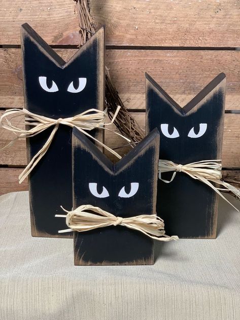 Halloween Décor from West Elm, Target, Etsy, & More | Cats & Coffee by Christine Csencsitz Cat Diys, Tre Kunst, Rustic Halloween Decor, Dekorasi Halloween, Halloween Infantil, Halloween Decor Diy, Fall Wood Crafts, Image Halloween, Halloween Wood Crafts