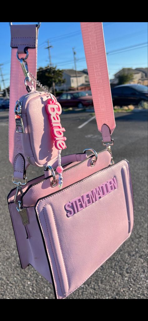 Pink Steve Madden Purse, Trendy Purses, My Style Bags, Pink Lifestyle, Luxury Bags Collection, Steve Madden Purse, Purse Essentials, Pretty Shoes Sneakers, Handbag Essentials