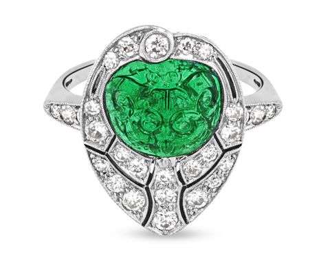 Selecting the perfect ring is a chance to express your style and commemorate milestones. From cocktail to signet, our ring guide explores various types, materials, and their histories. Discover the artistry behind these timeless styles and find a ring that resonates with your taste and needs. Diamond Ring Emerald, Carved Emerald, Emerald Jewellery, Art Deco Jewelry Vintage, Emerald Style, Ring Guide, Emerald And Diamond Ring, Jewels Rings, Deco Ring