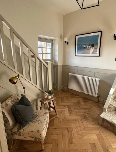 Farrow and Ball Slipper Satin - A Warm Off White - Emily May Warm Hallway Colour Schemes, Farrow And Ball Hallway, Hallway Colour Schemes, Farrow And Ball Bedroom, Farrow And Ball Living Room, Stairs And Hallway Ideas, Barn Conversion Interiors, Hallway Paint Colors, Emily May