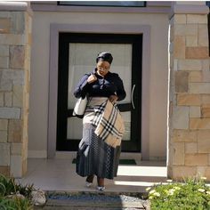 Zulu Dresses, Xhosa Makoti Outfits, Makoti Outfits, Makoti Attire, Xhosa Attire, South African Traditional Dresses, African Traditional Wear, Shweshwe Dresses, Traditional African Clothing