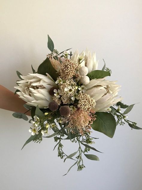 Native Bouquet, Protea Wedding, Flowers Australia, Protea Bouquet, Protea Flower, Australian Flowers, Australian Native Flowers, Cheap Flowers, White Wedding Bouquets