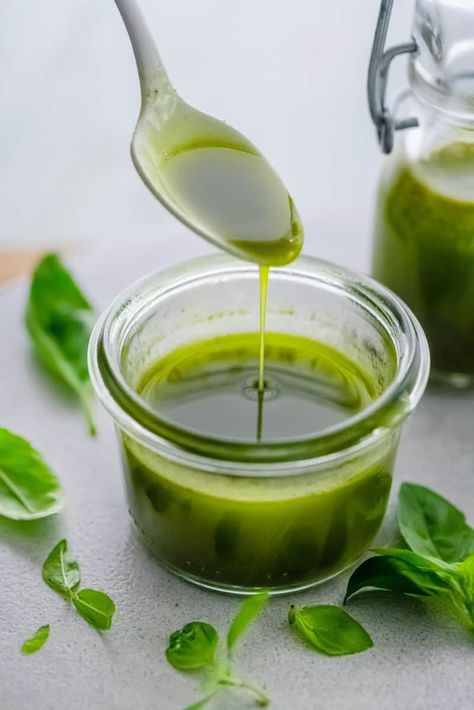 Basil Infused Vinegar, Homemade Basil Oil, How To Make Basil Oil, Preserving Basil In Oil, How To Make Basil Infused Olive Oil, Basil And Garlic Infused Olive Oil, Flavored Olive Oil Recipes Gift Ideas, Green Oil Recipe, Basil Olive Oil Recipes