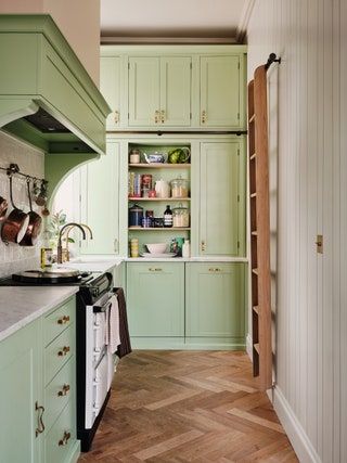 A colourful Notting Hill apartment belonging to artist Daisy Sims-Hilditch Sims Hilditch, Apartment Vibes, Best Kitchen Designs, London House, Georgian Homes, Built In Cabinets, Notting Hill, Stylish Kitchen, House Garden