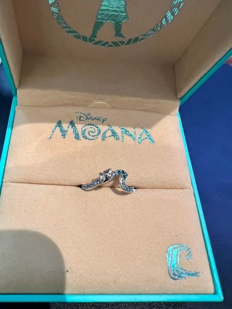 Disney Preppy, Pandora Bracelet Charms Ideas, Moana Disney, Preppy Jewelry, Pretty Jewelry Necklaces, Princess Jewelry, Jewelry Accessories Ideas, Pandora Bracelet Charms, Disney Jewelry