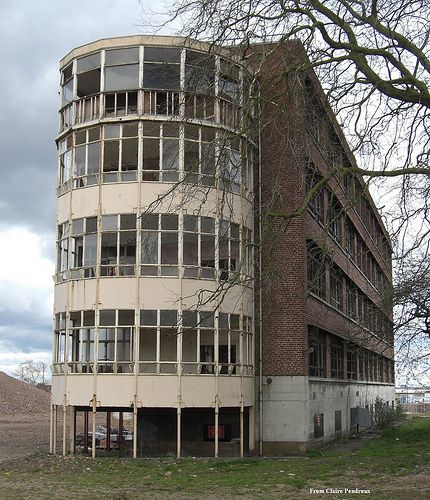 The Royal Hospital, Wolverhampton, the four storey wing from 1937 | Flickr - Photo Sharing! Primary Health Care, Abandoned Ruins, Forgotten Memories, Abandoned Architecture, Old Hospital, Abandoned Asylums, Old Abandoned Houses, Abandoned Hospital, Urban Explorer