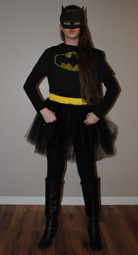 Batman tutu costume Batwoman Costume Diy, Batman Outfits For Women, Batman Girl Costume, Super Hero Costumes For Women, Batgirl Costume Diy, Batman Costume Women, Batman Costume For Girls, Batman Tutu, Batwoman Costume