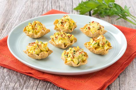 Create the tastiest Egg Salad Bites, Tostitos® own Egg Salad Bites Recipe with step-by-step instructions. Make the best Egg Salad Bites for any occasion. Tostitos Scoops, Salad Bites, Thanksgiving Meals, Quaker Oats, Nachos Beef, Trending Recipes, Multigrain, Egg Salad, Eating Recipes