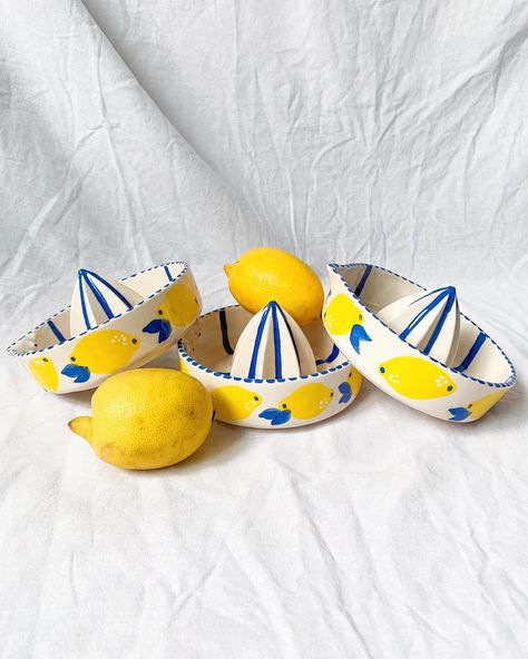 Lemon Juicer Pottery, Ceramic Lemon Juicer, Lemon Pottery Painting, Playful Ceramics, Juicer Ceramic, Juice Maker, Diy Pottery Painting, Simple Projects, Happy News