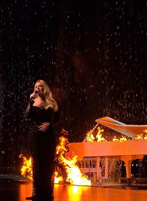 Set Fire To The Rain Aesthetic, Adele Astethic, Adele Tour, Adele Singer, Weekends With Adele, Adele Wallpaper, Adele Style, Adele Photos, Adele Concert