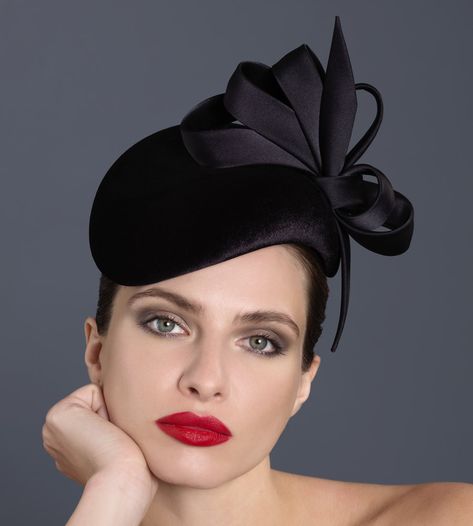 Fascinator Hats Outfit, Kate Middleton Hats, Philip Treacy Hats, Fascinator Hats Diy, Church Lady Hats, Fascinator Hats Wedding, Classy Hats, Philip Treacy, Black Fascinator