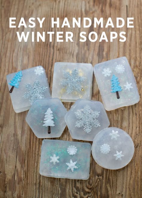 Make something fun and festive this winter with these DIY Holiday Soaps! Your family will love making them together! Budget Friendly Christmas Gifts, Săpunuri Handmade, Holiday Soap, Christmas Soap, Christmas Crafts For Kids To Make, Easy Christmas Gifts, Diy Gifts For Kids, Diy Holiday Gifts, Easy Christmas Crafts