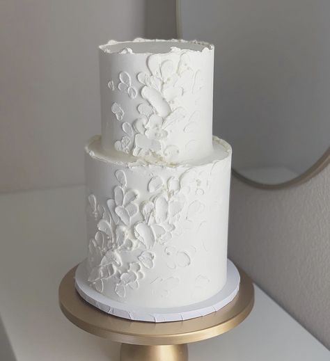 Buttercream Texture Wedding Cake, White Texture Wedding Cake, Buttercream Wedding Cake Elegant, Wedding Cake Textured Icing, Simple Textured Wedding Cake, All White Cake Design, Textured White Cake, Mochi Wedding, Pearl Cake Design