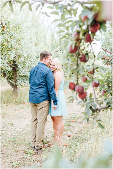 Apple Farm Engagement Photos, Apple Orchard Mini Session, Apple Orchard Engagement Photoshoot, Engagement Photos Apple Orchard, Apple Orchard Couples Photoshoot, Apple Picking Engagement Photos, Couple Apple Orchard Pictures, Apple Picking Couple Pictures, Apple Orchard Photoshoot Couple