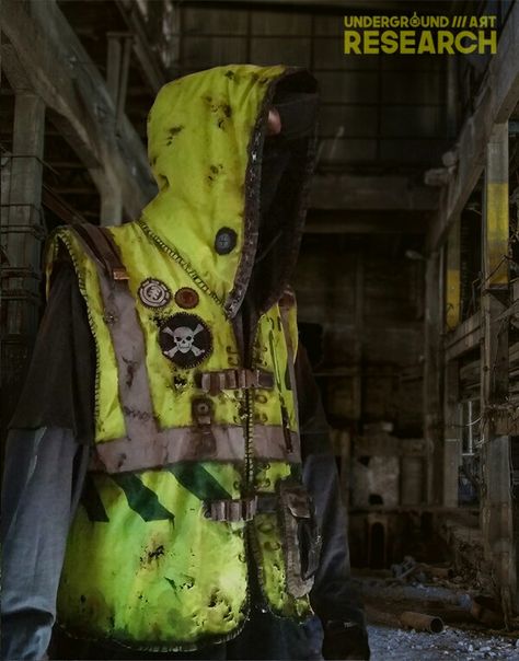 Safety vest // post-apocalyptic // Homemade Post Apocalyptic Jacket, Winter Apocalypse Outfit, Post Apocalyptic Oc, Post Apocalypse Outfit, Apocalypse Clothes, Apocalypse Cosplay, Punk Apocalypse, Apocalyptic Outfit, Post Apocalyptic Outfit