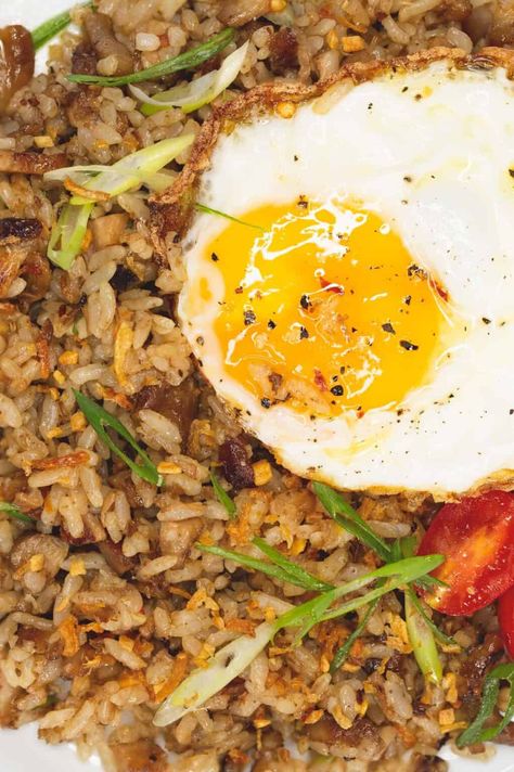 Adobo Fried Rice, Adobo Rice, Pork Adobo Recipe, Caldo Recipe, Rice With Egg, Fried Rice Recipes, Crab Fries, Fried Rice With Egg, Pork Adobo