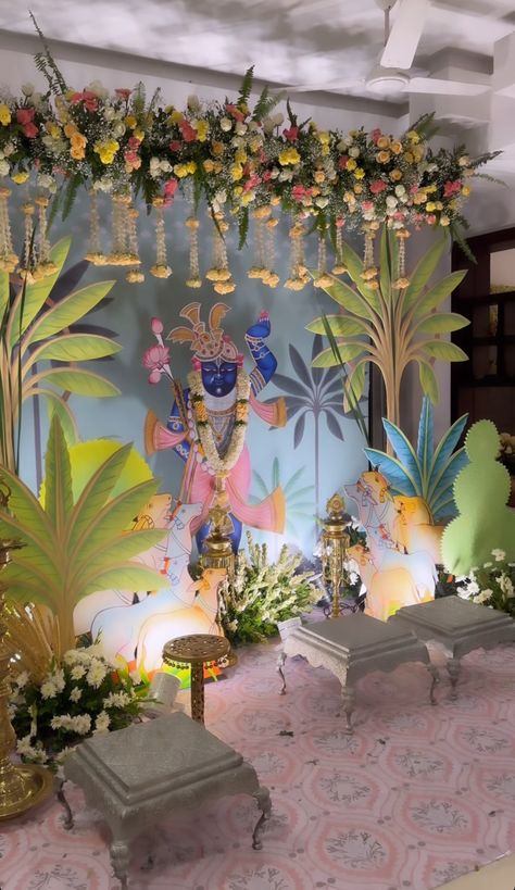 Janmashtami Setup At Home, Krishna Theme Photobooth, Shrimant Decoration Idea, Shreenathji Decoration, Pichwai Decoration Ideas, Pichwai Backdrop Decor, Krishna Theme Decoration At Home, Mundan Ceremony Decoration, Ganpati Backdrop Ideas