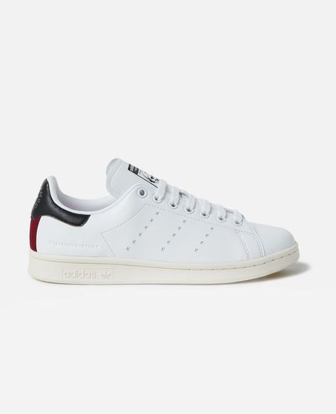 Meghan Markle Wears Stan Smith Shoes By Adidas x Stella McCartney Stansmith Adidas, Adidas Stella, Adidas Stella Mccartney, Stella Mccartney Shoes, Sneakers Looks, Men Sneakers, Vegan Fashion, Stella Mccartney Adidas, Sneakers Men Fashion