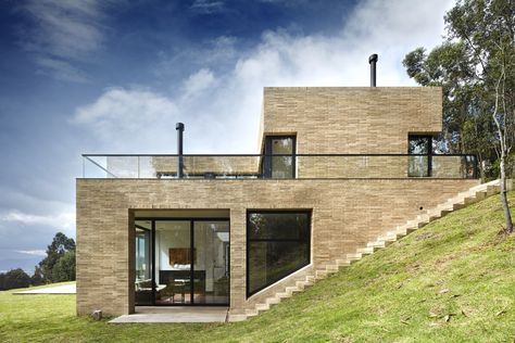 Gallery of Fusca House / BAQUERIZO Arquitectos - 1 Homes On A Hill, Stepped House Design, Houses In Hills, Homes Built On A Slope, Slope Villa, House On The Slope, House Built Into Hill, House Built Into Hillside, Houses On Slopes