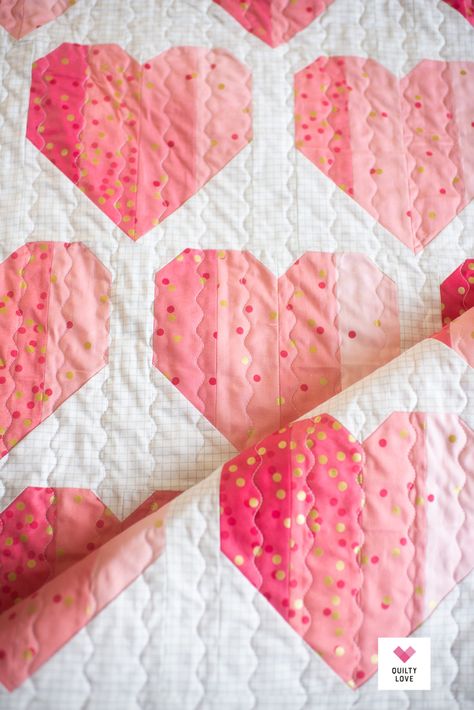 The Ombre Infinite Hearts Baby Quilt - Quilty Love Quilted Pictures, Hearts Quilt Pattern, Valentine Quilts, Sewing Blankets, Hearts Quilt, Quilty Love, Heart Quilts, Heart Quilt Pattern, Kids Quilts