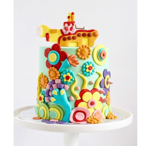 Yellow Submarine Birthday Party, Yellow Submarine Party, Bday Cake For Dad, Beatles Cupcakes, Yellow Submarine Birthday, Yellow Submarine Cake, Beatles Birthday Cake, Beatles Themed Wedding, Beatles Baby Shower