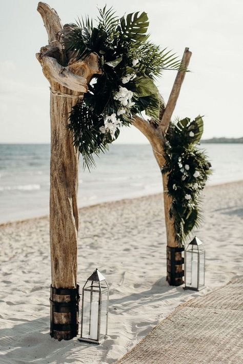 dramatic driftwood beach wedding arch with palm fronds Beach Wedding Arches Ideas, Drift Wood Wedding Arch, Driftwood Arbor Wedding, All Black Beach Wedding, Driftwood Beach Wedding, Wedding Arches Beach, Driftwood Arch Wedding, Green And White Beach Wedding, Unique Wedding Arbor