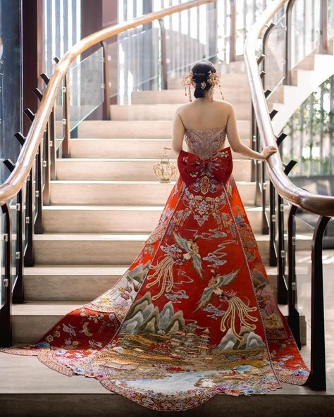 Mom Gown & Cheongsam (@putrimudita) • Instagram photos and videos Cheongsam Sangjit, Sangjit Dress, Japanese Wedding Dress, Cheongsam Wedding, Chinese Wedding Decor, Chinese Bride, Chinese Wedding Dress, Ceremony Photos, Wedding Options