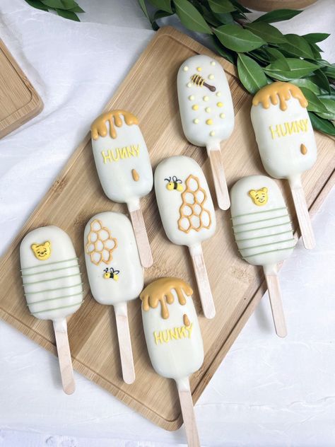 Bee Day Cake Pops, Honey Jar Cake, Winnie The Pooh Cake Popsicles, Honey Bee Cake Pops, Winnie The Pooh Cakesicles, Bee Cake Pops, Housewarming Cake, Bee Baby Shower Decoration, Winnie The Pooh Decor