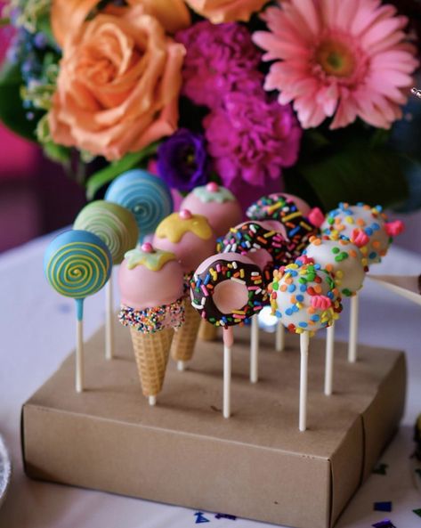 Lollipop Cake Pops, Two Sweet Cake Pops, Candy Cake Pops, Anniversary Cake Designs, Ballet Cakes, Baby Gender Reveal Party Decorations, Cake Pop Decorating, Pop Cupcakes, Birthday Party Treats