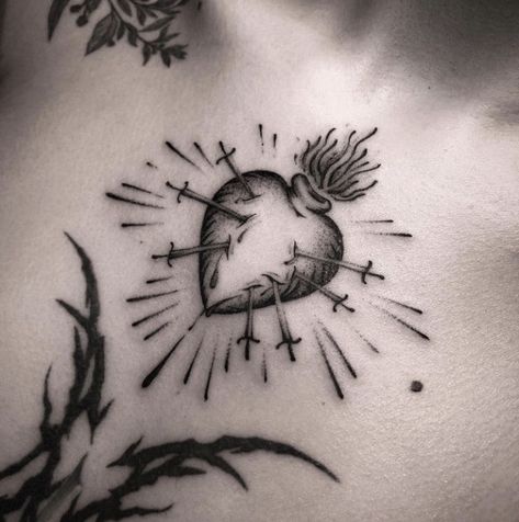 Heart Crown Tattoo, Chest Tattoo Heart, Heart Chest Tattoo, Personal Tattoos, Traditional Heart Tattoos, Black Line Tattoo, Sacred Heart Tattoos, Chain Tattoo, Tattoo Board