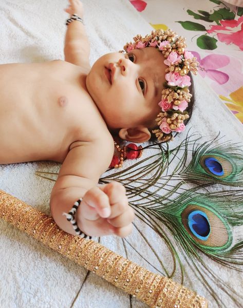 Newborn Krishna Photoshoot, Yashoda And Krishna Baby Photoshoot, Krishna Baby, Mother Baby Photography, Baby Boy Newborn Photography, Baby Christmas Photos, Monthly Baby Photos, Baby Photoshoot Boy