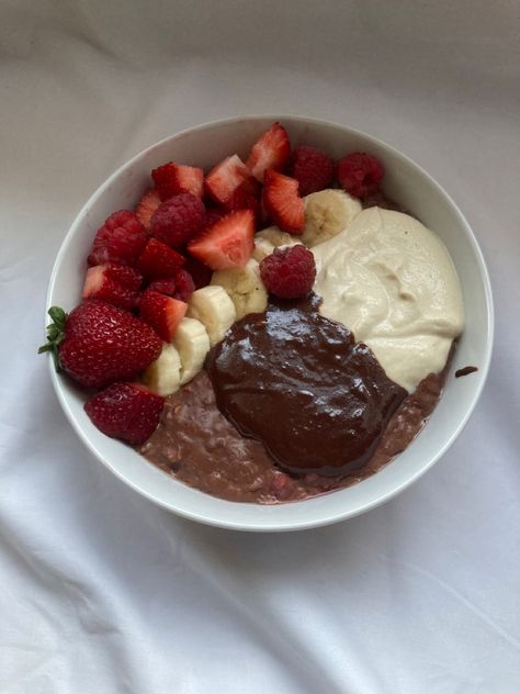 Yogurt Chocolate, Raspberry Oatmeal, Banana Yogurt, Cup Plant, Chocolate Yogurt, Plant Milk, Oatmeal Bowls, Oatmeal Recipe, Strawberry Yogurt