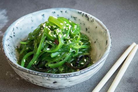 Seaweed Salad Recipe, Most Nutritious Foods, Appetizer Salads, Asian Dishes, How To Make Salad, Healthy Salads, Seaweed Salad, Healthy Meals, Nutritious Meals