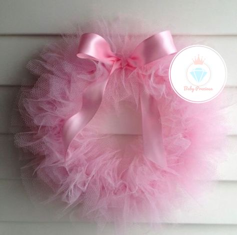 Pink Christmas Wreath, Deco Mesh Wreaths Tutorials, Baby Wreath, Mesh Wreath Tutorial, Unisex Baby Shower, Felt Embroidery, Wreath Tutorial, Paper Cake, Baby Shower Balloons