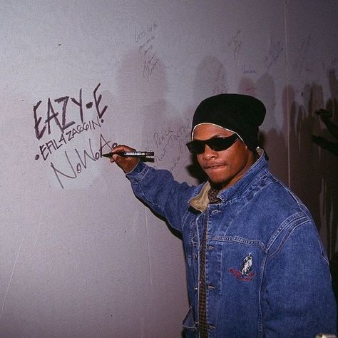 90's Hiphop on Instagram: "‘Boy, you should have known by now: Eazy Duz It..’ 💯 Photographer unknown 📸" Rapper Sunglasses, 90's Hiphop, Frank Ocean Songs, Top Rappers, 90s Rappers Aesthetic, Easy E, Matthew Lawrence, 90s Rappers, Eazy E