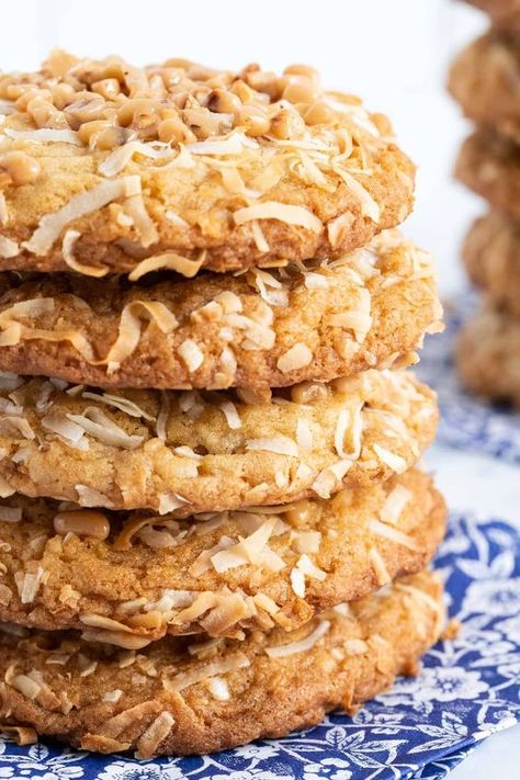 Coconut Crinkle Cookies, Large Cookies, Coconut Cookies Recipes, Amazing Cookies, Cookie Craft, Cookie Swap, Coconut Cookies, Coconut Recipes, Cookies Recipes