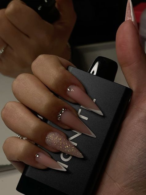 Elegant Almond Shaped Nails, Nails 2024 Stiletto, Nail Inspo Stilleto, Nail Inspo Stiletto, Stiletto Nails Ideas, Simple Stiletto Nails, Stilleto Nails Designs, Black Stiletto Nails, Wow Nails