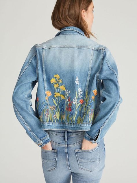 Denim Jacket Diy Paint, Denim Jacket Embroidery, Jean Jacket Diy, Embroidery Jeans Jacket, Embroidery Jeans Diy, Bohemian Chic Style, Crop Denim Jacket, Diy Denim Jacket, Embroidered Jean Jacket