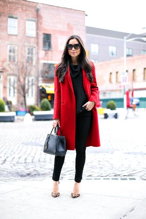 e6d8545daa42d5ced125a4bf747b3688desc40380996ri Red Wool Coat, Red Coat, Coat Outfits, Looks Chic, 가을 패션, Looks Style, Outfits Casuales, Black Coat, Smart Casual