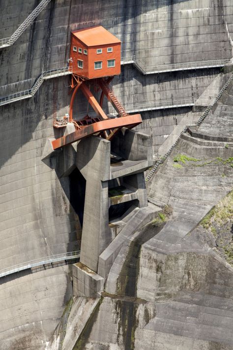 Brutalism Architecture, Unusual Buildings, Industrial Architecture, Brutalist Architecture, Industrial House, Brutalism, Futuristic Architecture, Miyazaki, Abandoned Places