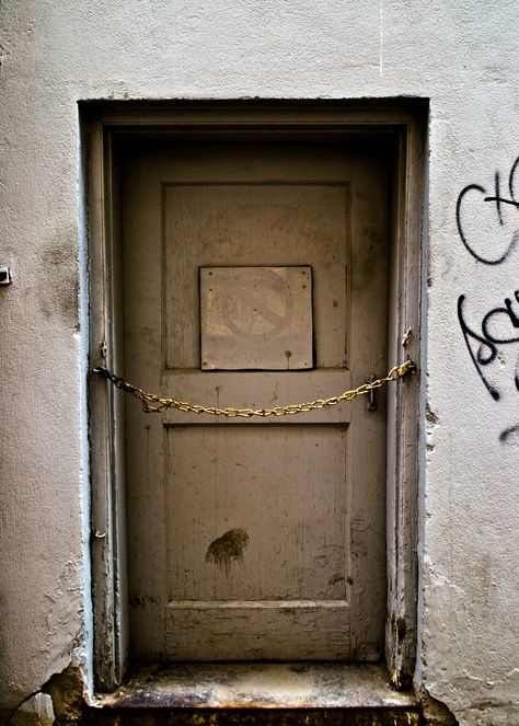 #door #creepy #chain #photography Creepy Door, Chain Photography, Story Design, Ghost Story, Scenery Background, Journal Writing Prompts, Old Door, Ap Art, Ghost Stories