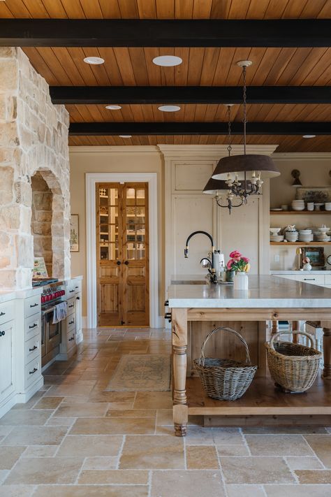 OLD WORLD CHARM - THE CABINET GALLERY Old World Modern Kitchen, Bookshelf With Ladder, Rustic French Kitchen, Bathroom Double Vanity, Old World Kitchen, Thatch House, Mediterranean Kitchens, Italian Style Kitchen, Oven Appliance